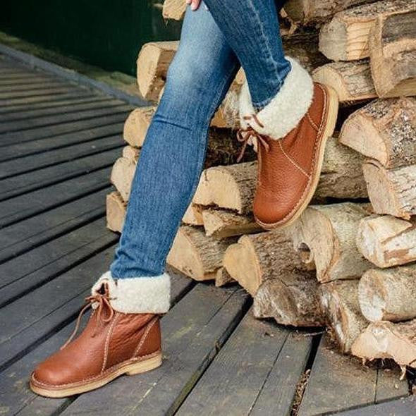 Elegant Women’s Lace-Up Winter Boots