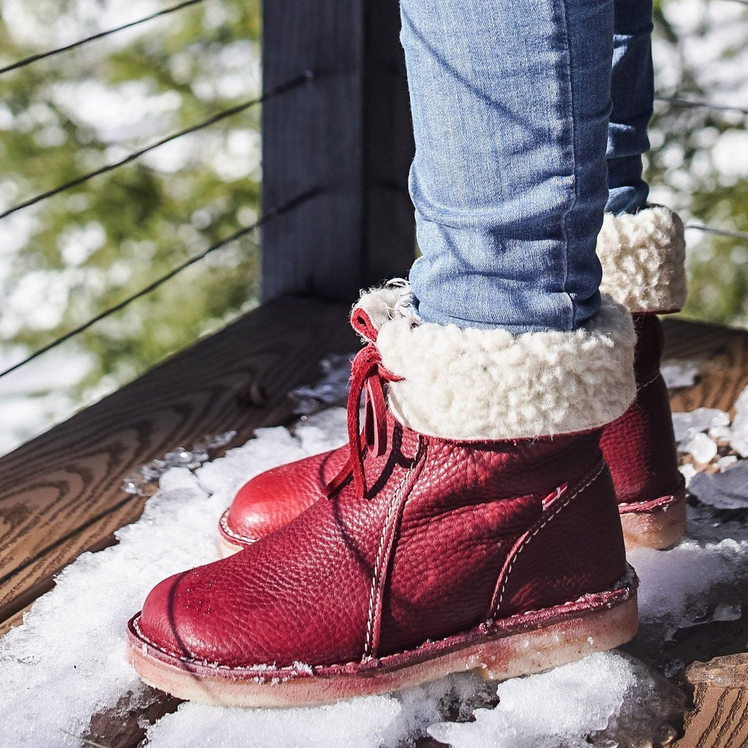 Elegant Women’s Lace-Up Winter Boots