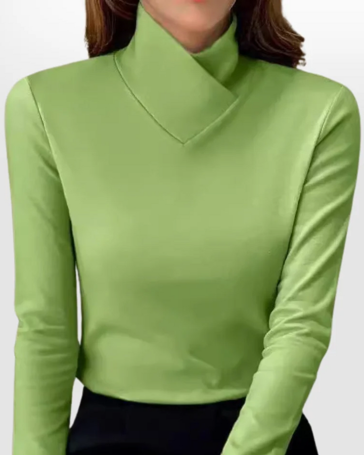 Venera | Elegant Turtleneck Fit