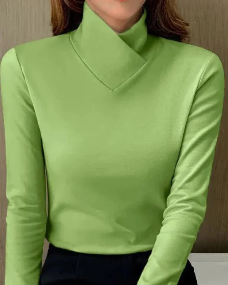 Venera | Elegant Turtleneck Fit